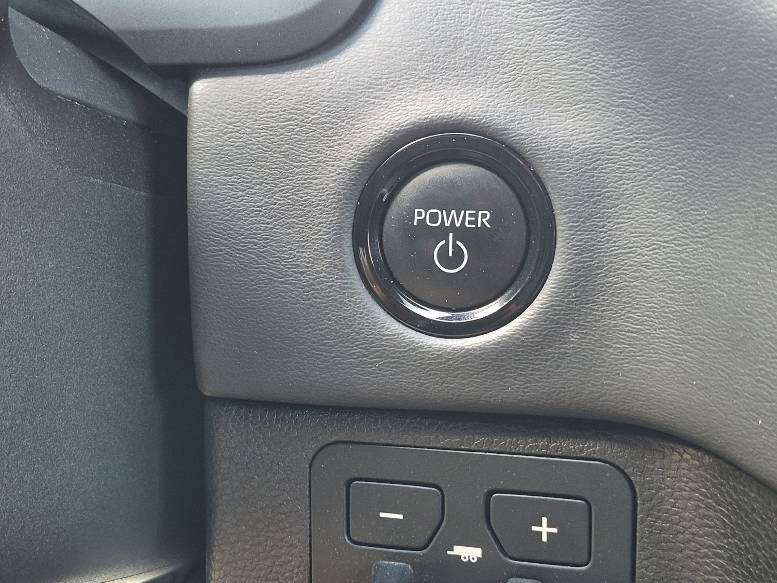 2025 Toyota Tundra i-FORCE MAX Platinum