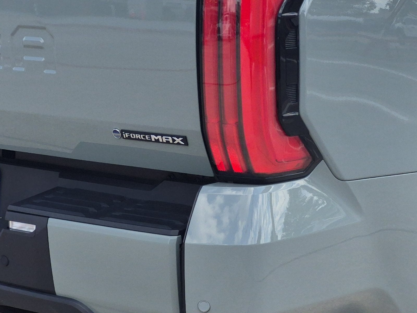 2025 Toyota Tundra i-FORCE MAX Platinum
