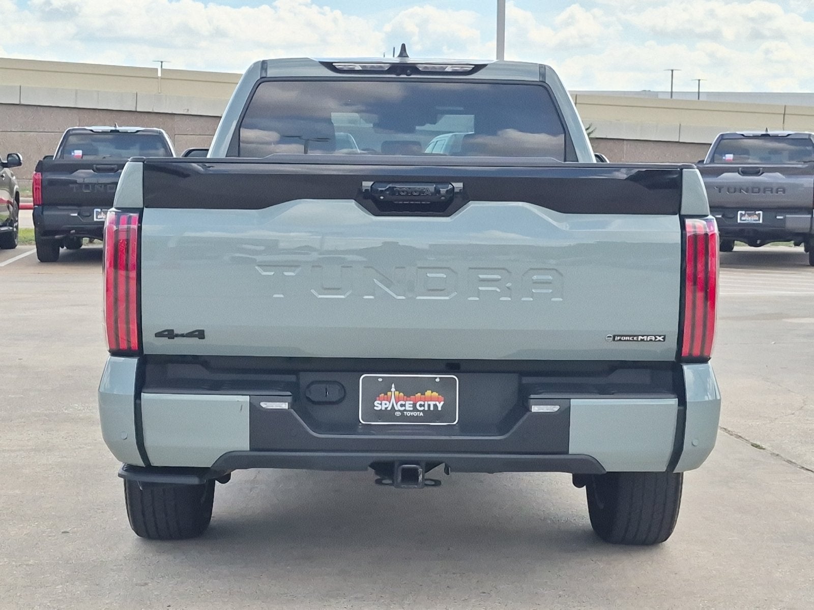 2025 Toyota Tundra i-FORCE MAX Platinum