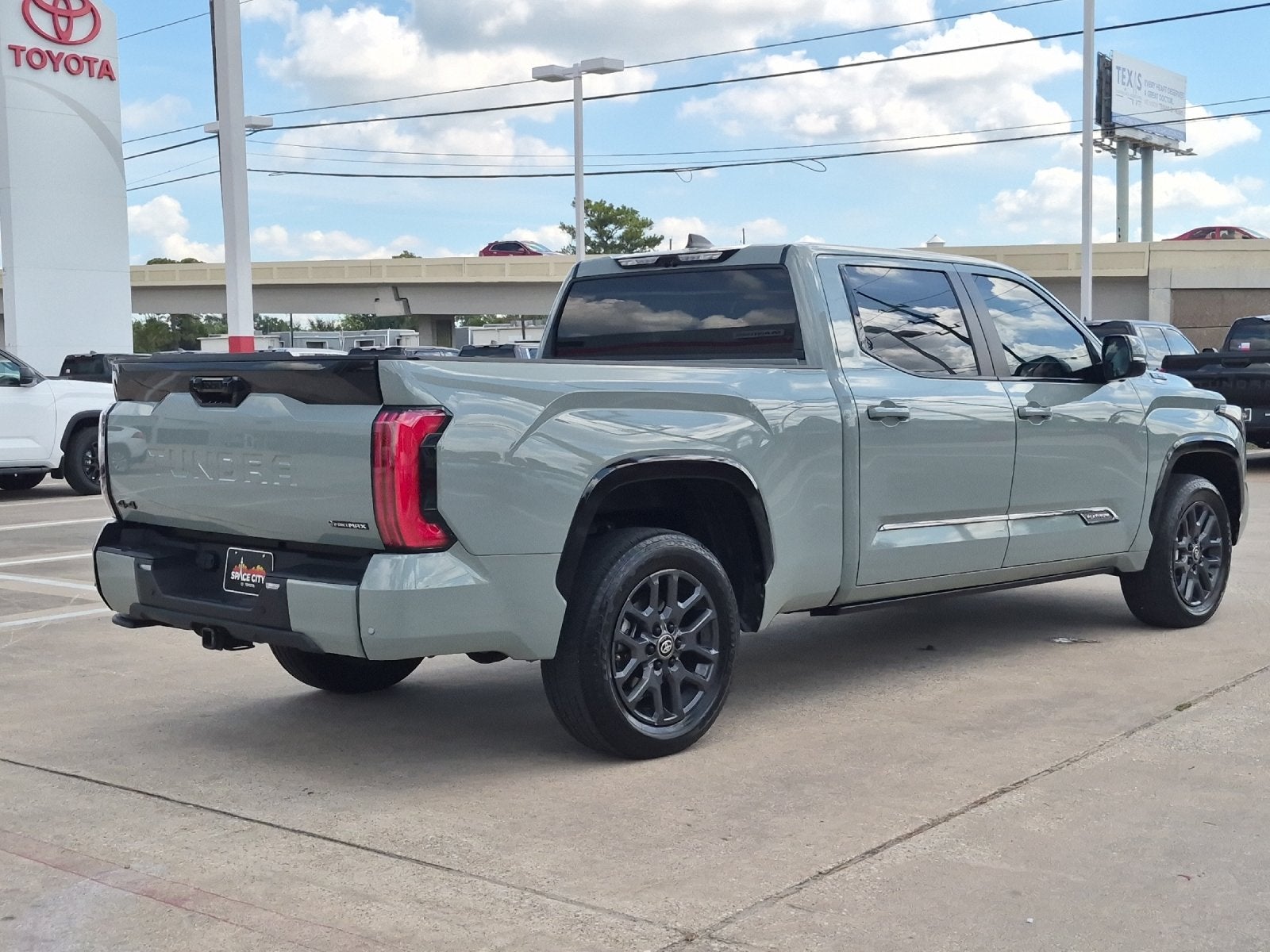 2025 Toyota Tundra i-FORCE MAX Platinum