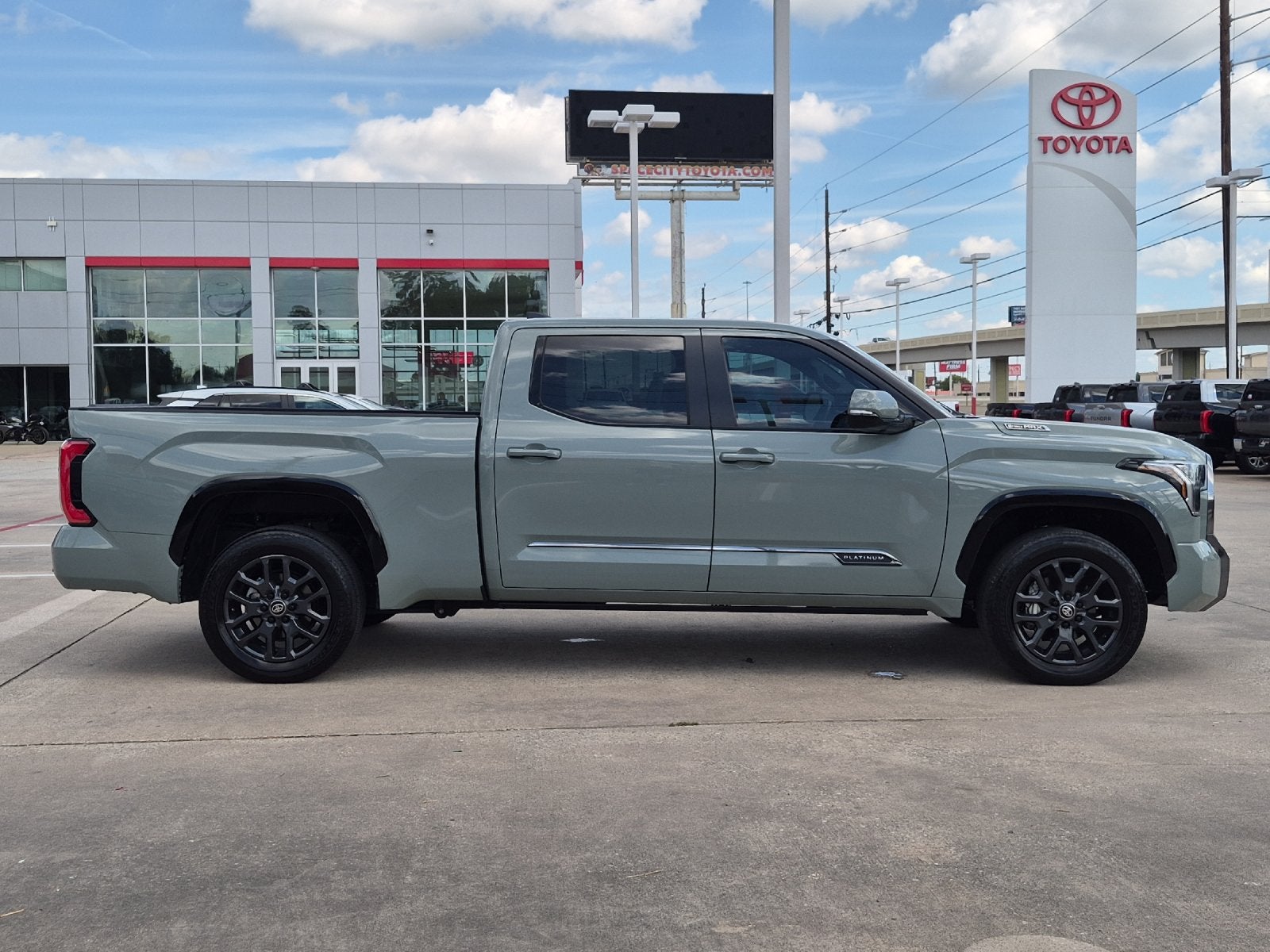 2025 Toyota Tundra i-FORCE MAX Platinum