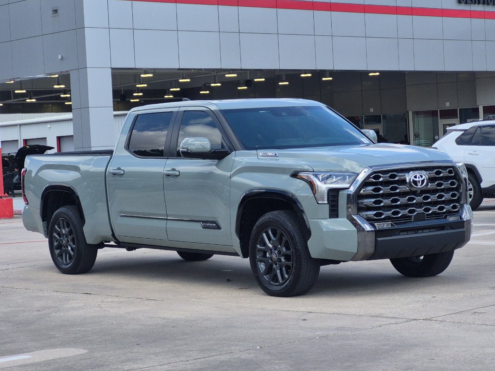 2025 Toyota Tundra i-FORCE MAX Platinum