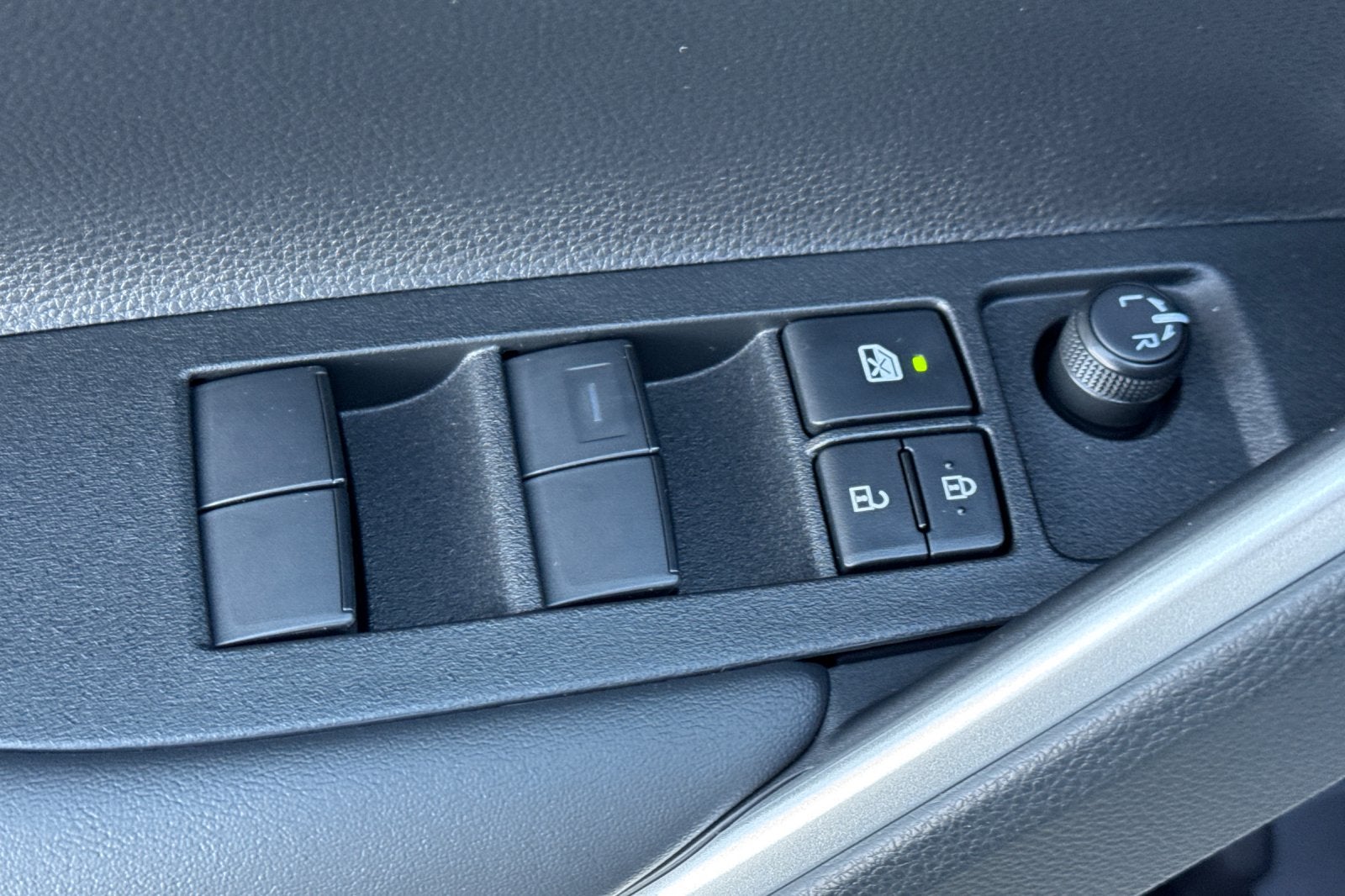 2026 Toyota Corolla Cross Hybrid SE