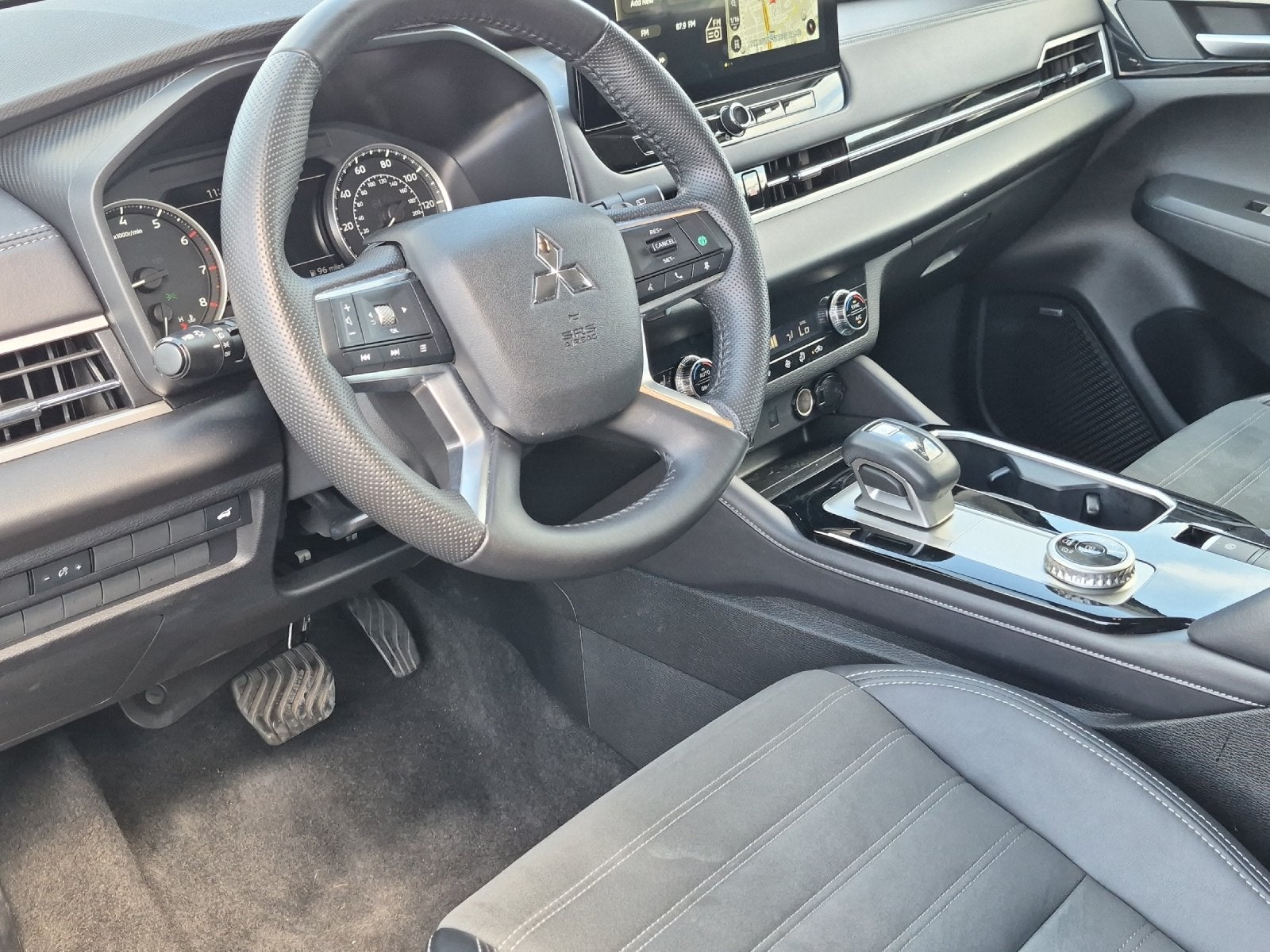2025 Mitsubishi Outlander SE