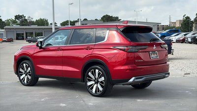 2025 Mitsubishi Outlander SE