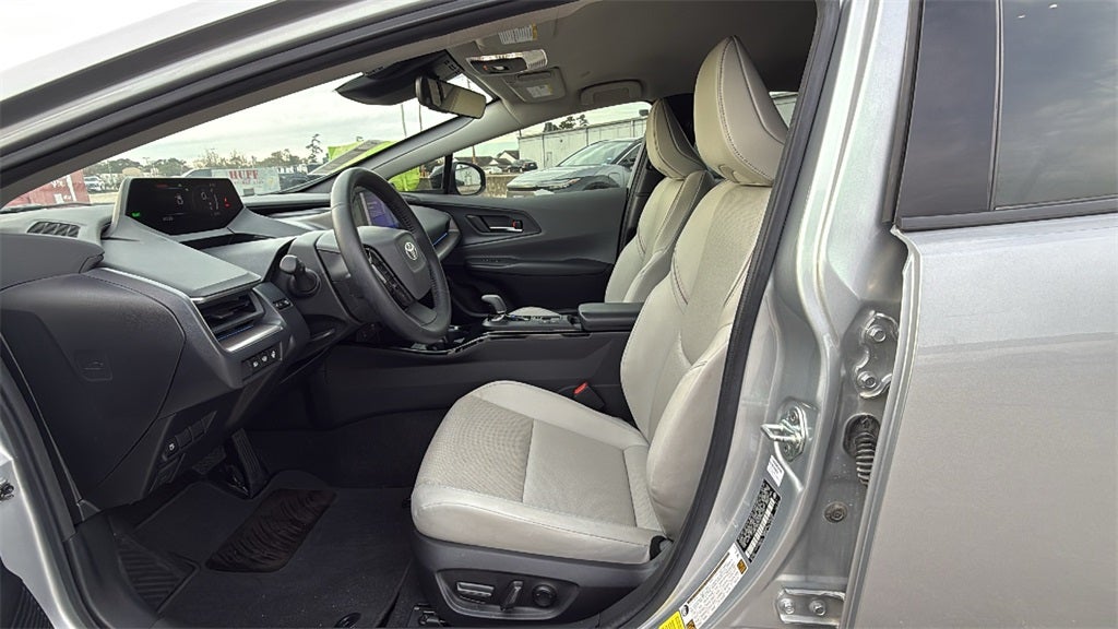 2023 Toyota PRIUS XLE