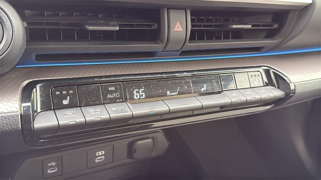 2023 Toyota PRIUS XLE