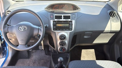 2010 Toyota YARIS Base