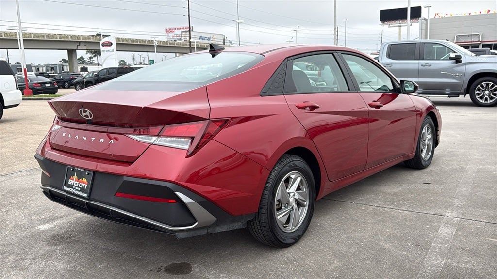 2025 Hyundai Elantra SE