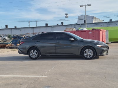 2025 Hyundai Elantra SE
