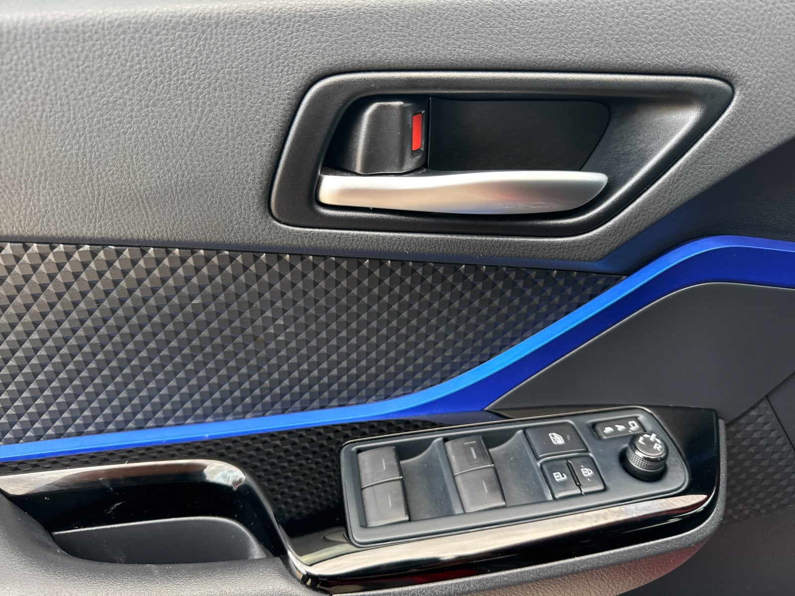 2022 Toyota C-HR XLE