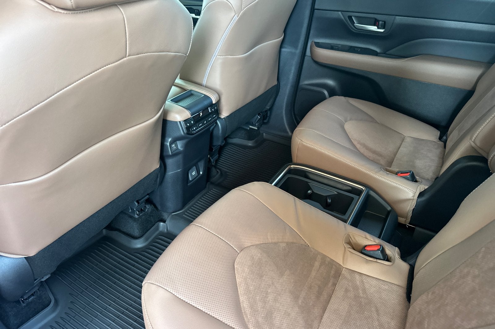 2026 Toyota Highlander Hybrid MAX Platinum
