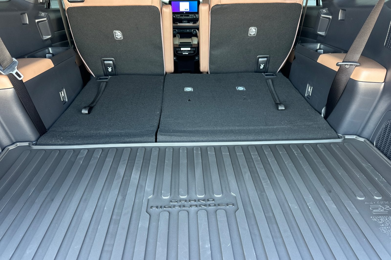 2026 Toyota Highlander Hybrid MAX Platinum