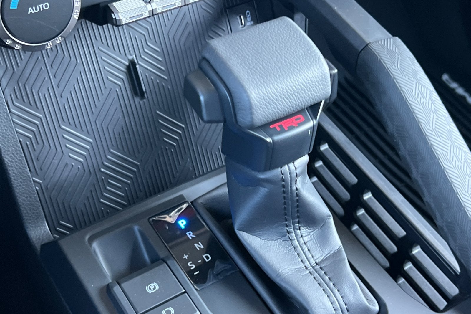 2026 Toyota Highlander Hybrid MAX Platinum