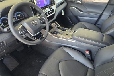 2026 Toyota Highlander Hybrid Platinum